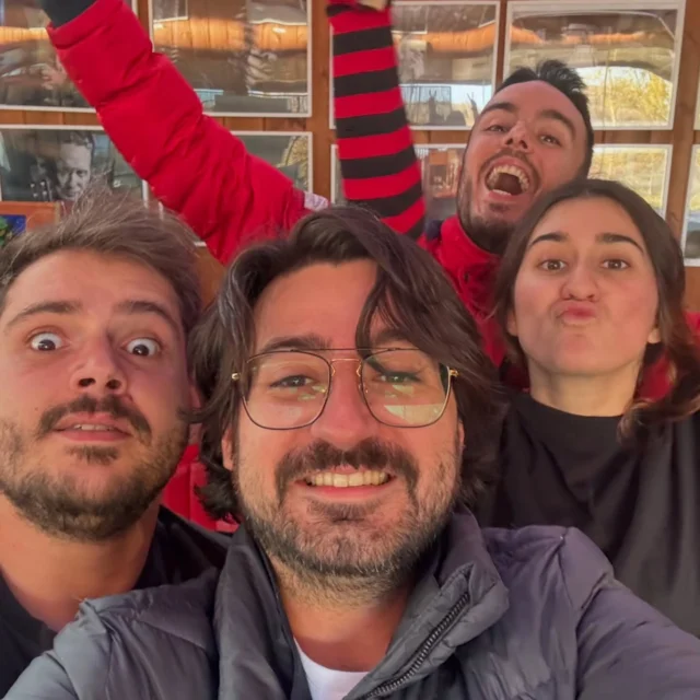 Hoy rematamos @carbontur2021 con @mazubanda. Un plan de tarde de domingo que mola Mazu 😜. 18.30 en la plaza Mayor de Toreno. Y no te olvides de visitarnos, puesto de la Asoc. Agroalimentaria del Bierzo @delbierzo.es ¡Os esperamos! 🍷🐝🍺🍸🌰. @vermouthforzudo @cervezascolmo @elramayal l @ladespensadecampelo @bodegaencimawines @bodegafeo @demenciawine @ies.fuentesnuevas @100x100bolado @deflorianaeventos